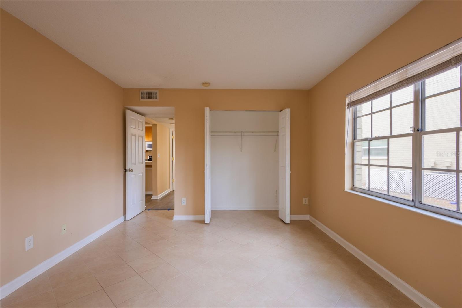 OAK LAKE CONDO - Residential