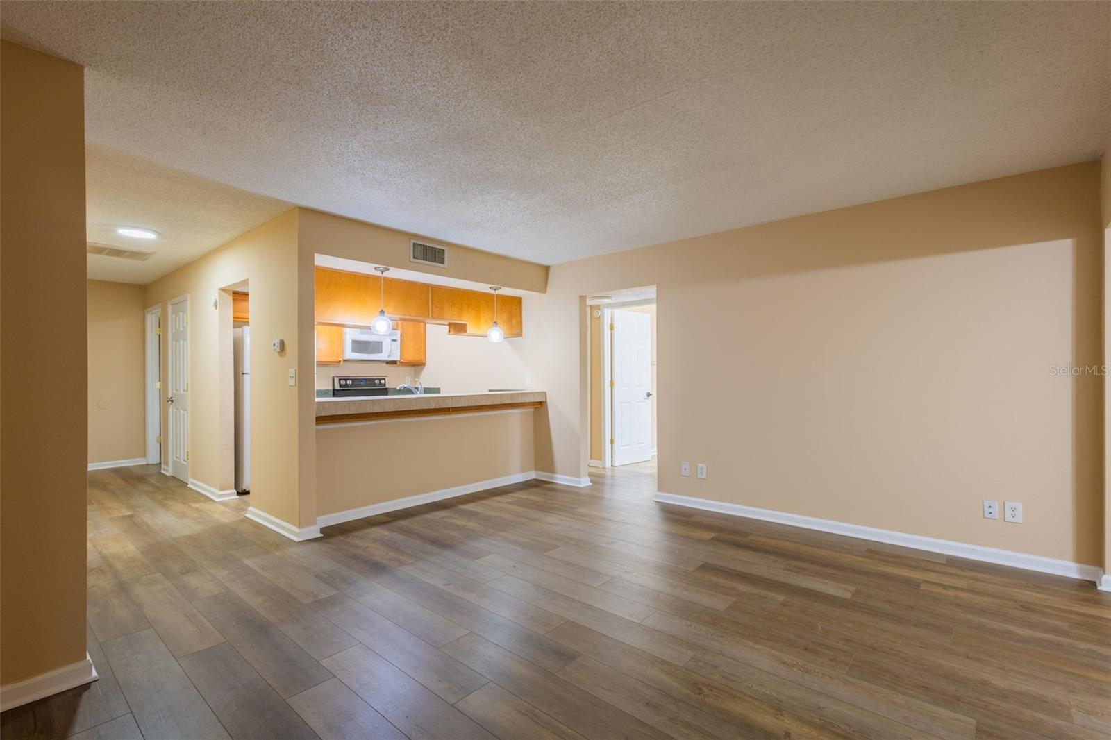 129 N MERCURY AVENUE