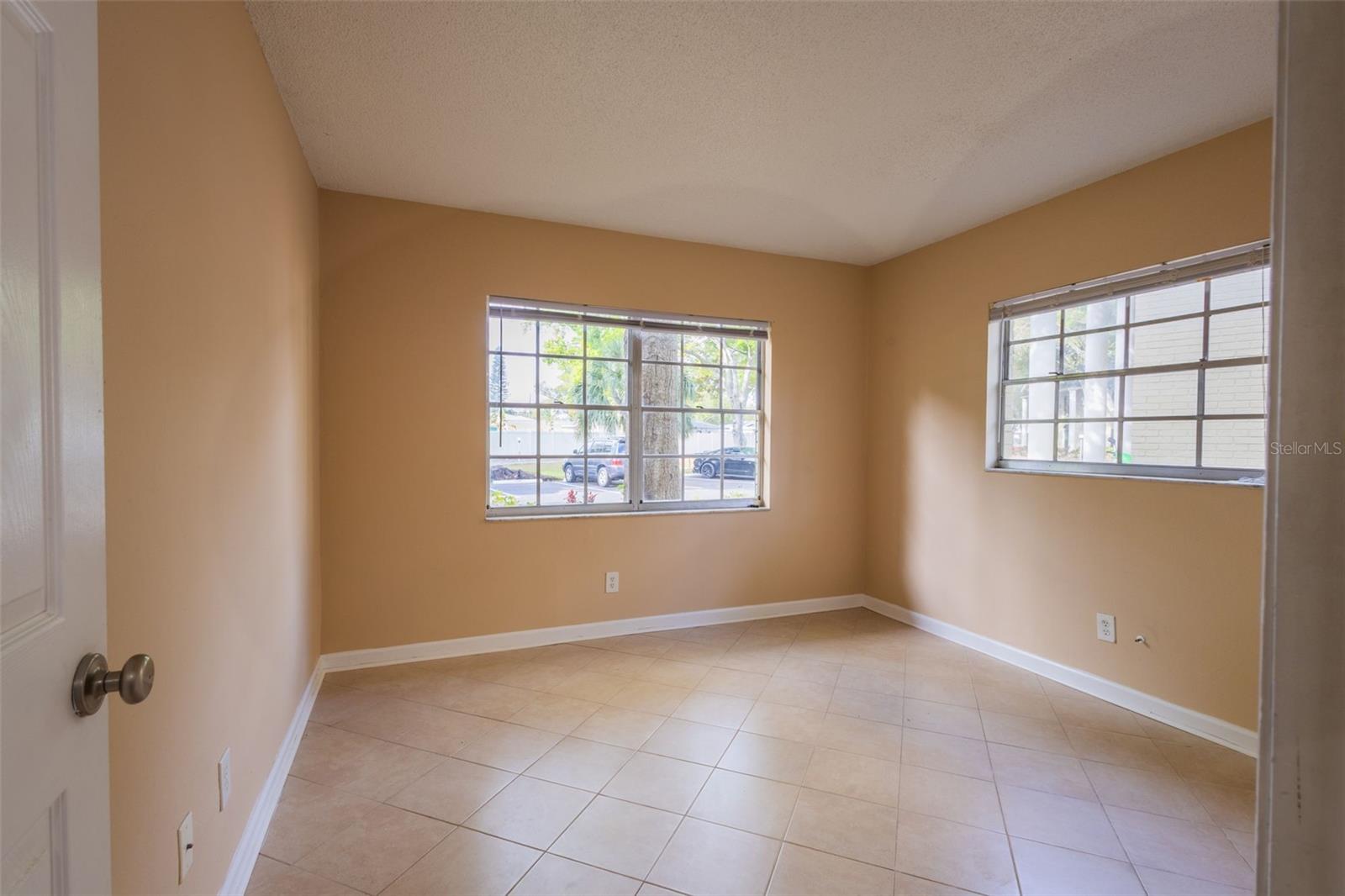 OAK LAKE CONDO - Residential