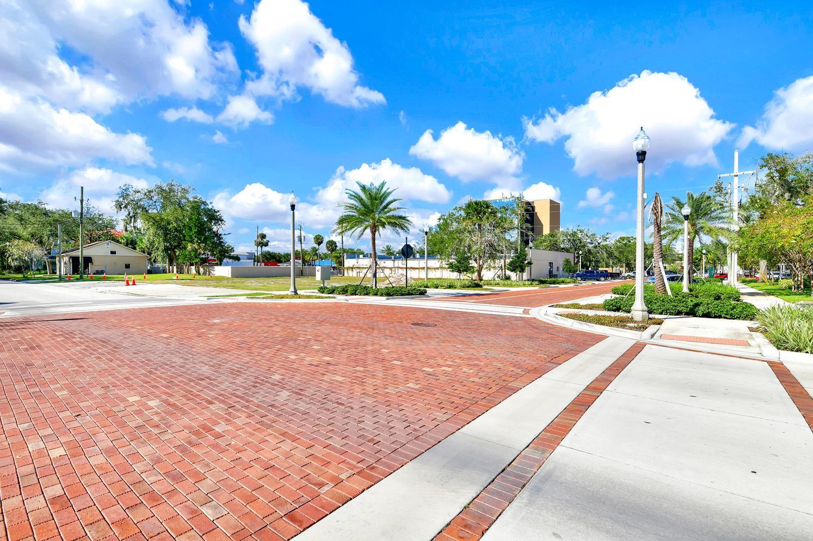 300 W 2ND STREET