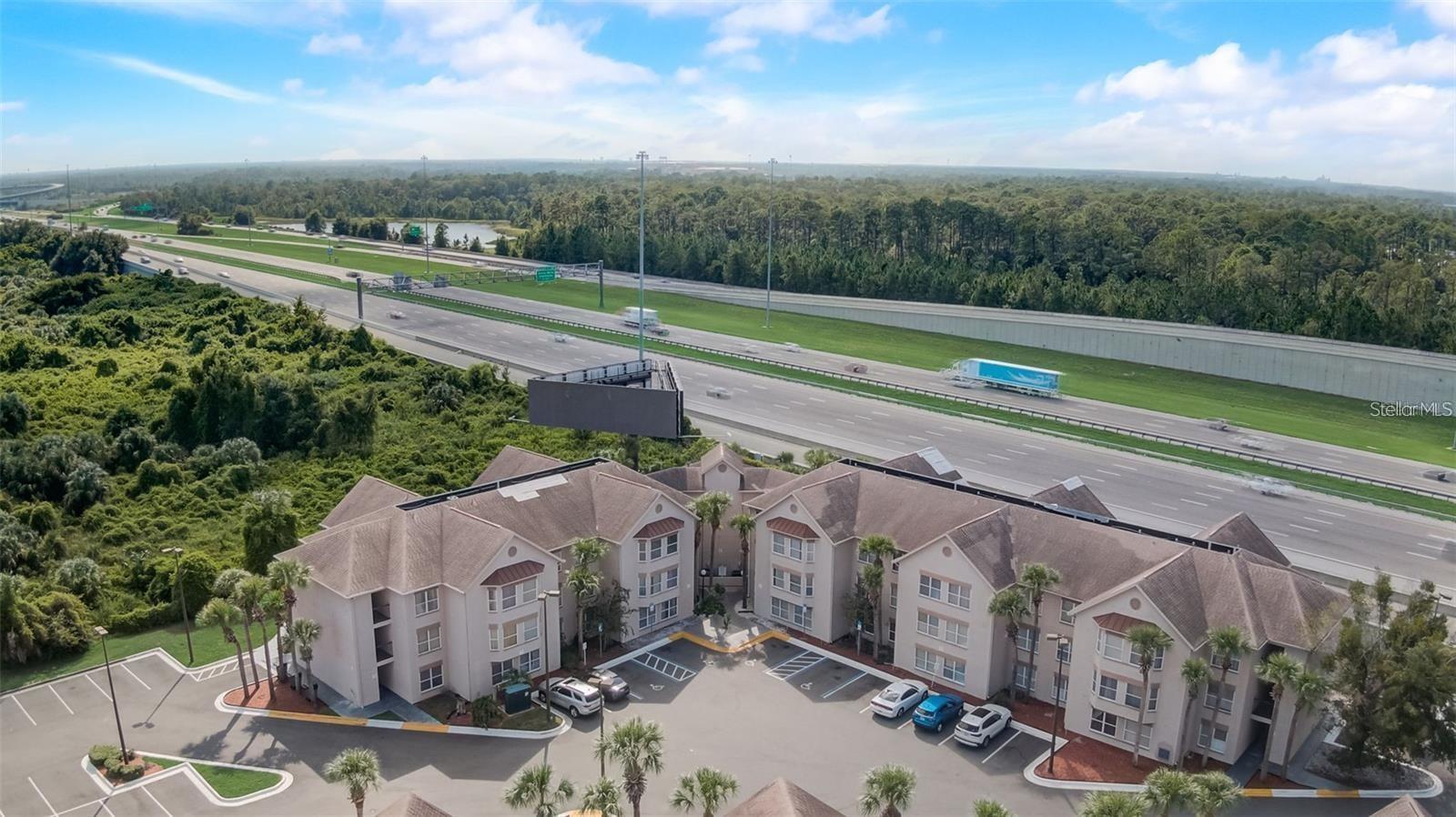 PARKWAY PALMS RESORT MAINGATE CONDO - Residential