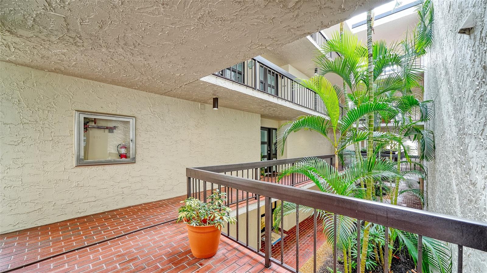 1975 GULF OF MEXICO DRIVE G4-203, LONGBOAT KEY, FL, 34228 2 1975 GULF OF MEXICO DRIVE G4-203