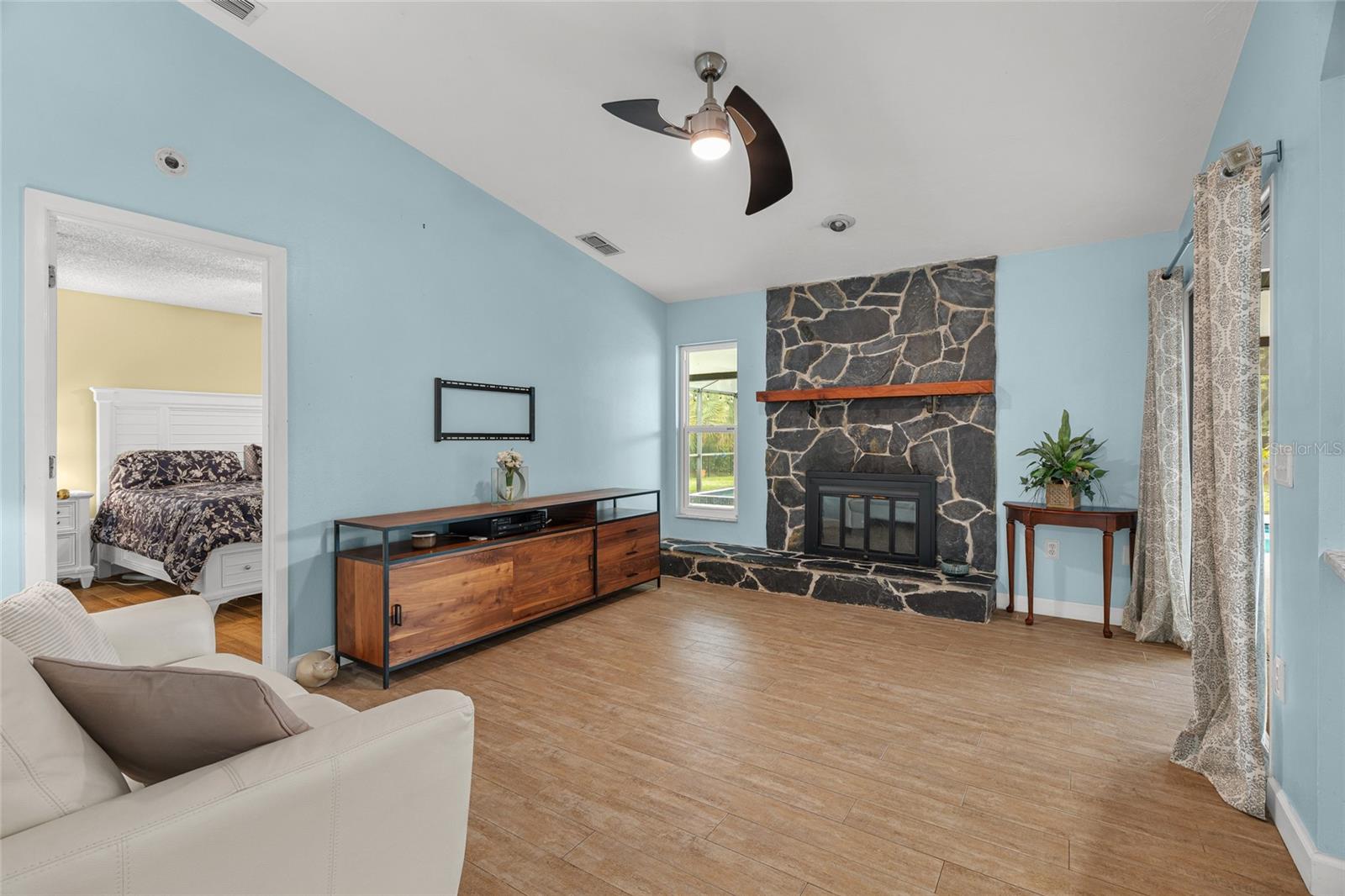 4204 PRAIRIE VIEW DRIVE