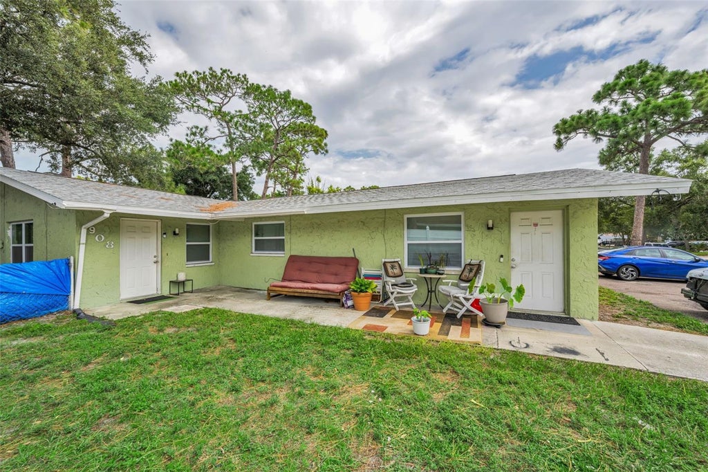 Photo of 906 Lake Palms Drive, Largo, FL 33771 (MLS # TB8527710)