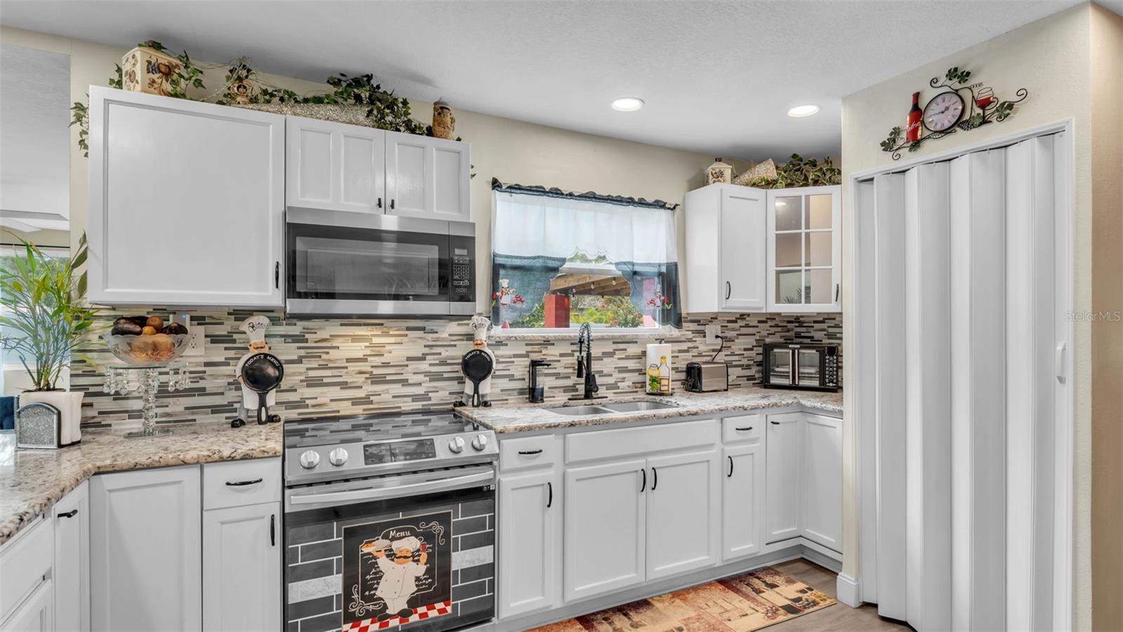 1125 ROLLING WOODS LANE