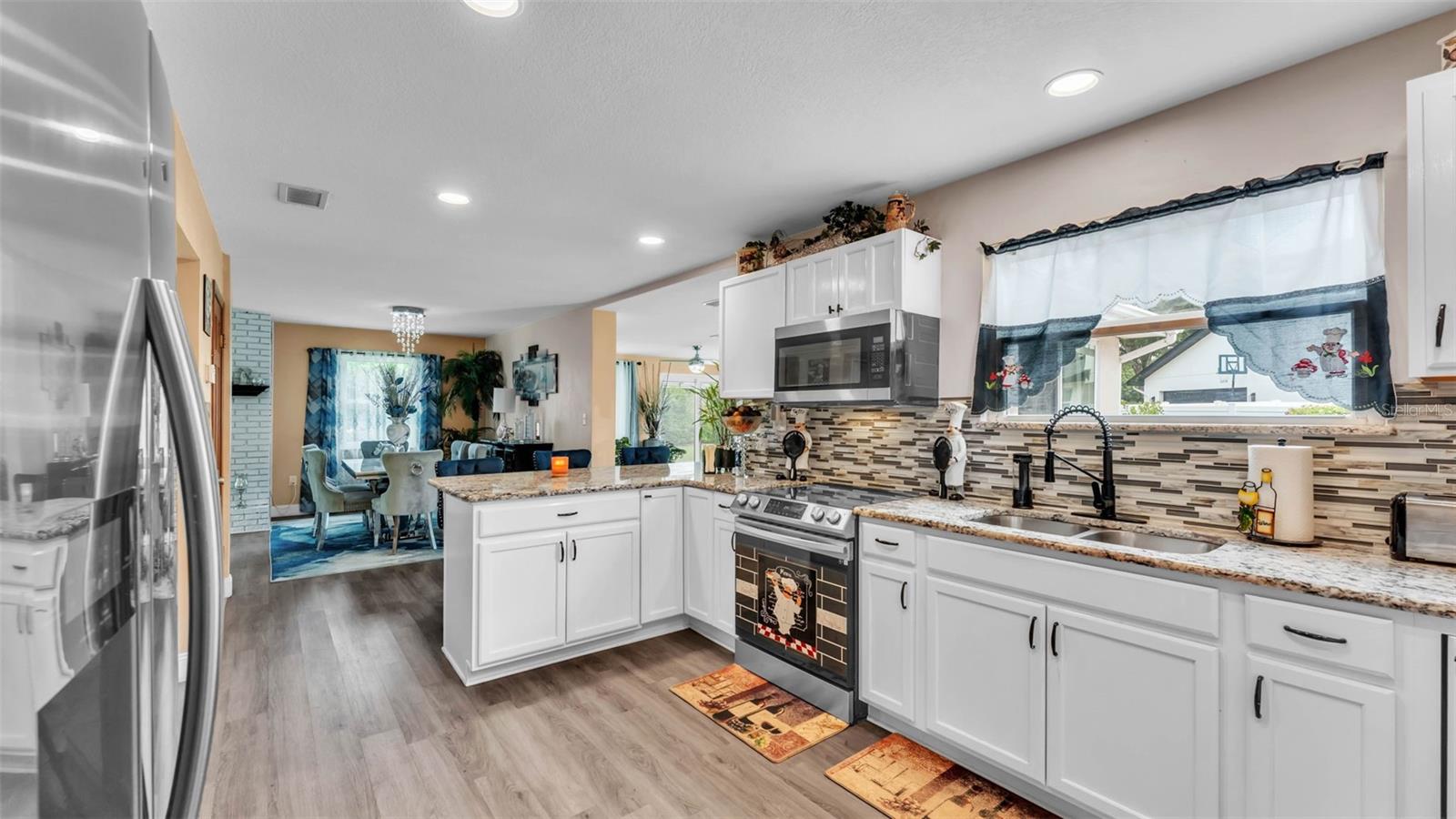 1125 ROLLING WOODS LANE