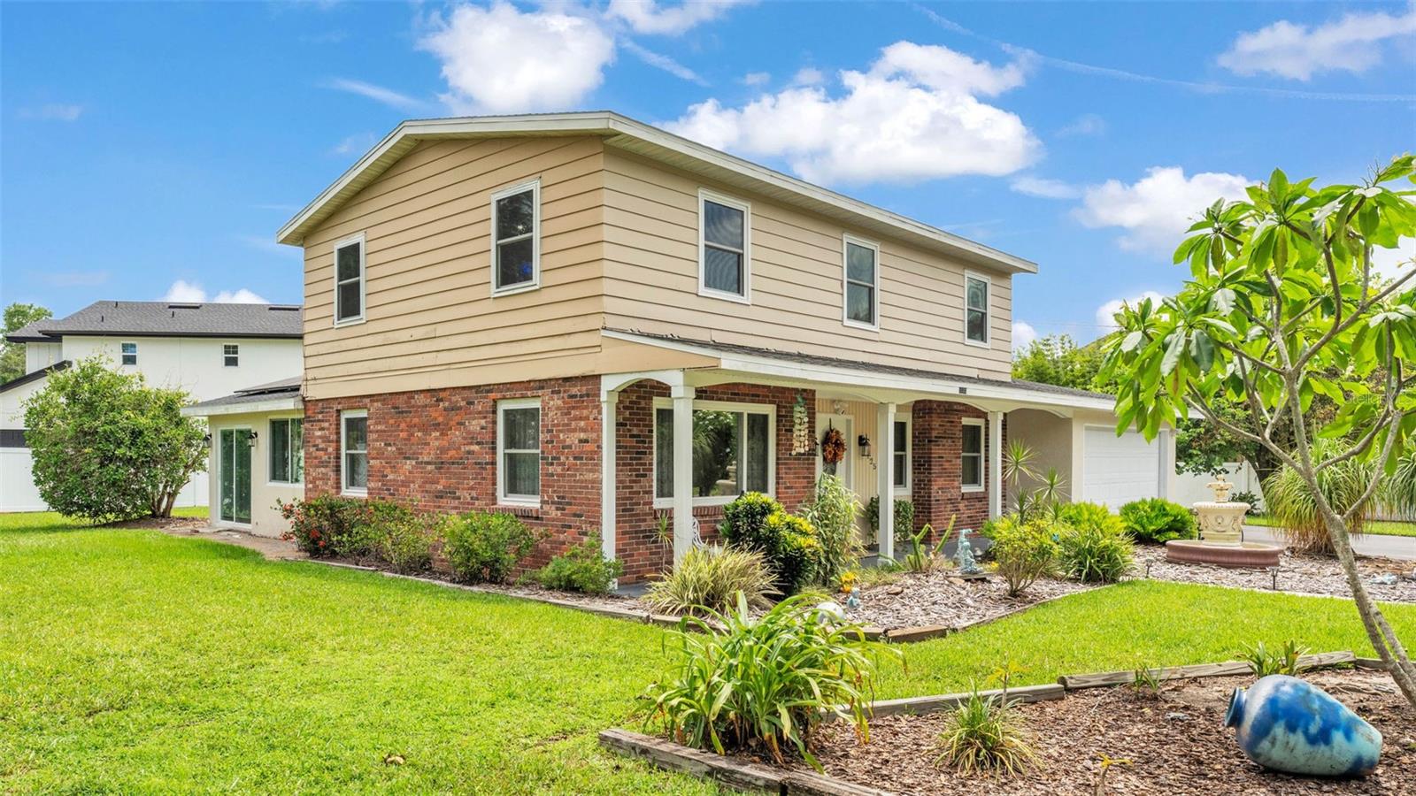 1125 ROLLING WOODS LANE