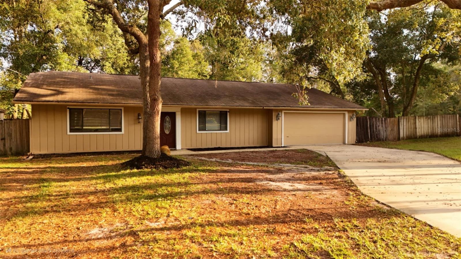 Get ready to fall in love with this spacious 2,429 sq ft home that's perfect for growing families and those who love to live big! Featuring 3 bedrooms, 3 full bathrooms, and a versatile flex room with French doors—there’s space for a home office, playroom, or even a guest suite.
Tucked into a sought-after Ormond Beach neighborhood, you’re just minutes from top-rated schools, shopping, dining, and all the fun spots your family will love. Outside, the fully fenced yard is a dream come true—with a wide double gate so you can easily bring in your RV, boat, or other toys. There's plenty of room to build your dream workshop, add a metal building, or put in the pool you've always wanted!
The home also includes a well pump in the backyard for irrigation, is pre-plumbed for a central vacuum system, and has sun tunnels (re-sealed in 2025) to let the natural light pour in. Major updates include a 2013 roof, 2009 AC, and a new drain field in 2017.
Bring your style and finishing touches to this solid home and make it your own—there’s tons of potential, inside and out!
All information deemed accurate but not guaranteed. Buyers should verify all details. Please contact the listing agent at least 24 hours in advance to schedule a showing.