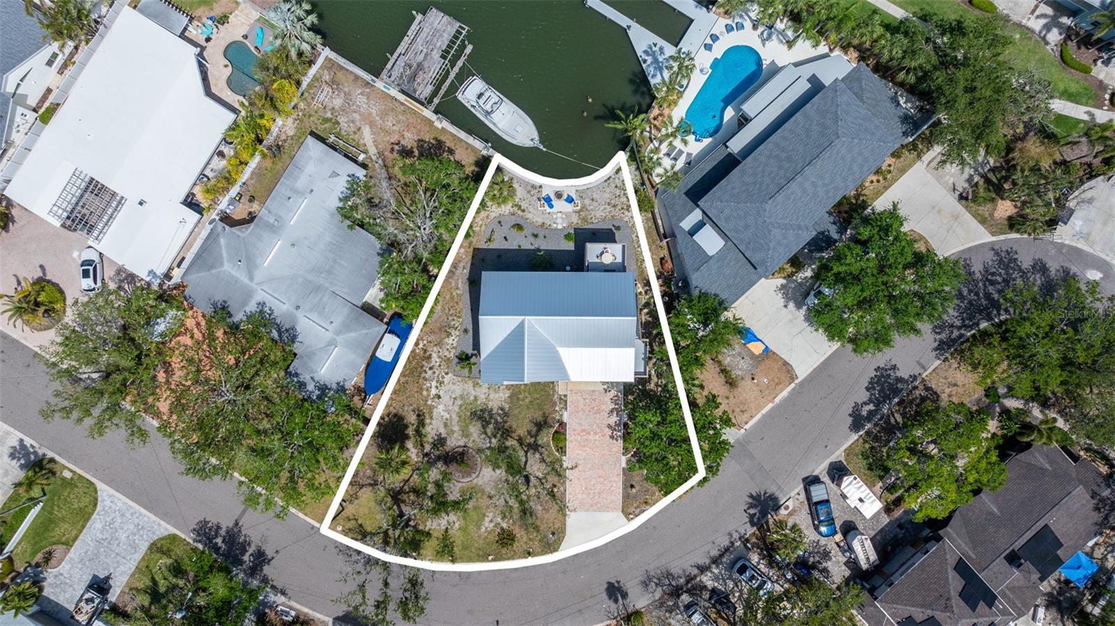 1827 VENETIAN POINT DRIVE
