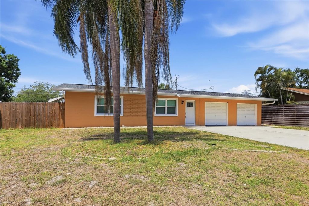 Photo of 5608 Murdock Avenue, Sarasota, FL 34231 (MLS # A4691209)