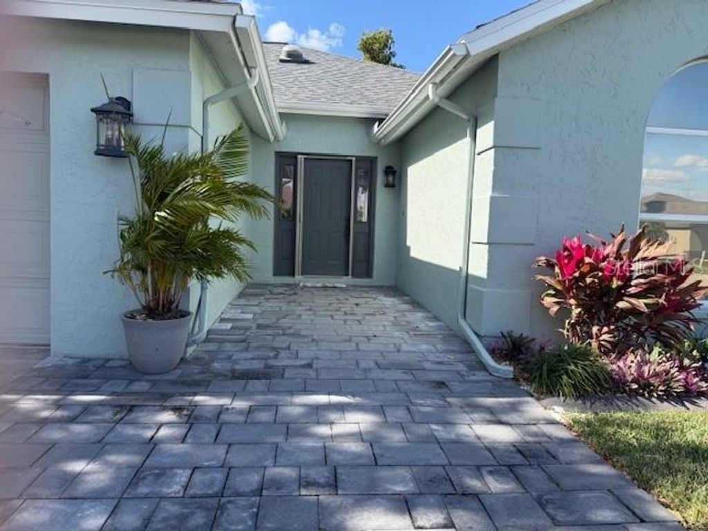 Photo of 6130 36th Lane E, Bradenton, FL 34203 (MLS # A4679345)