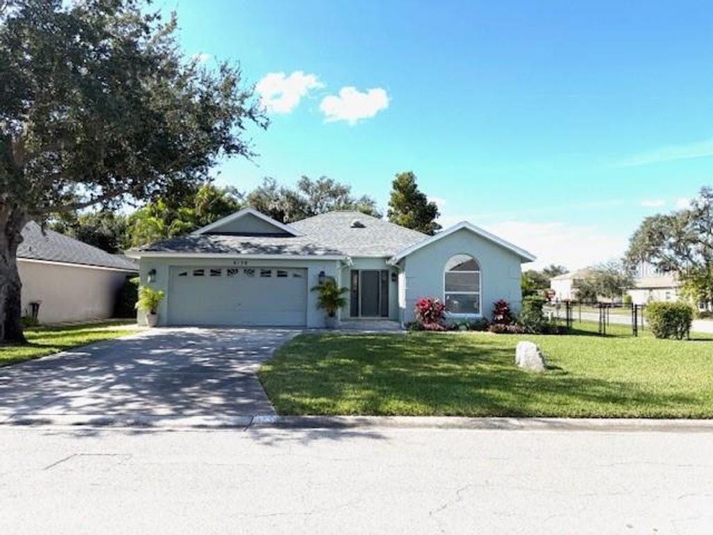 Photo of 6130 36th Lane E, Bradenton, FL 34203 (MLS # A4679345)