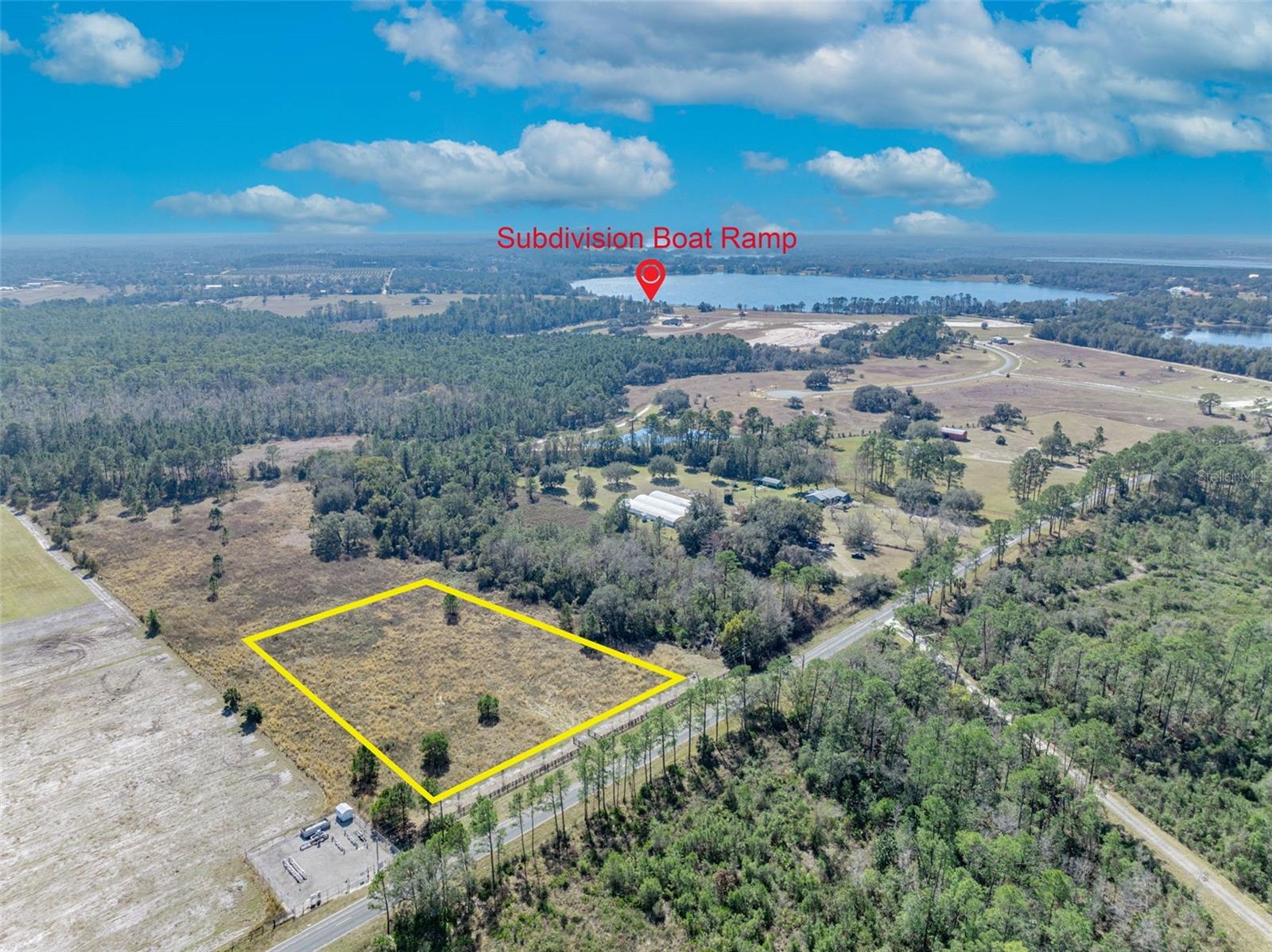 Beautiful vacant homesite located in prestigious Shoreline Ranch community with access to gorgeous Lake Dalhousie. Enjoy sailing or skiing with the true Florida lifestyle living at its best. Natural setting amidst old oak trees and rolling hills of Lake County. Excellent location with close proximity to shopping, restaurants, and easy access to highways. Excellent opportunity to build your custom home on this lovely homesite!