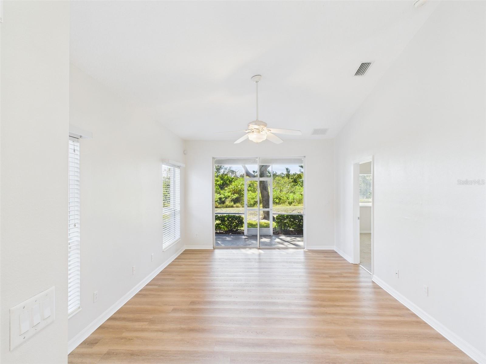 TRADITIONS PH 01 - Residential