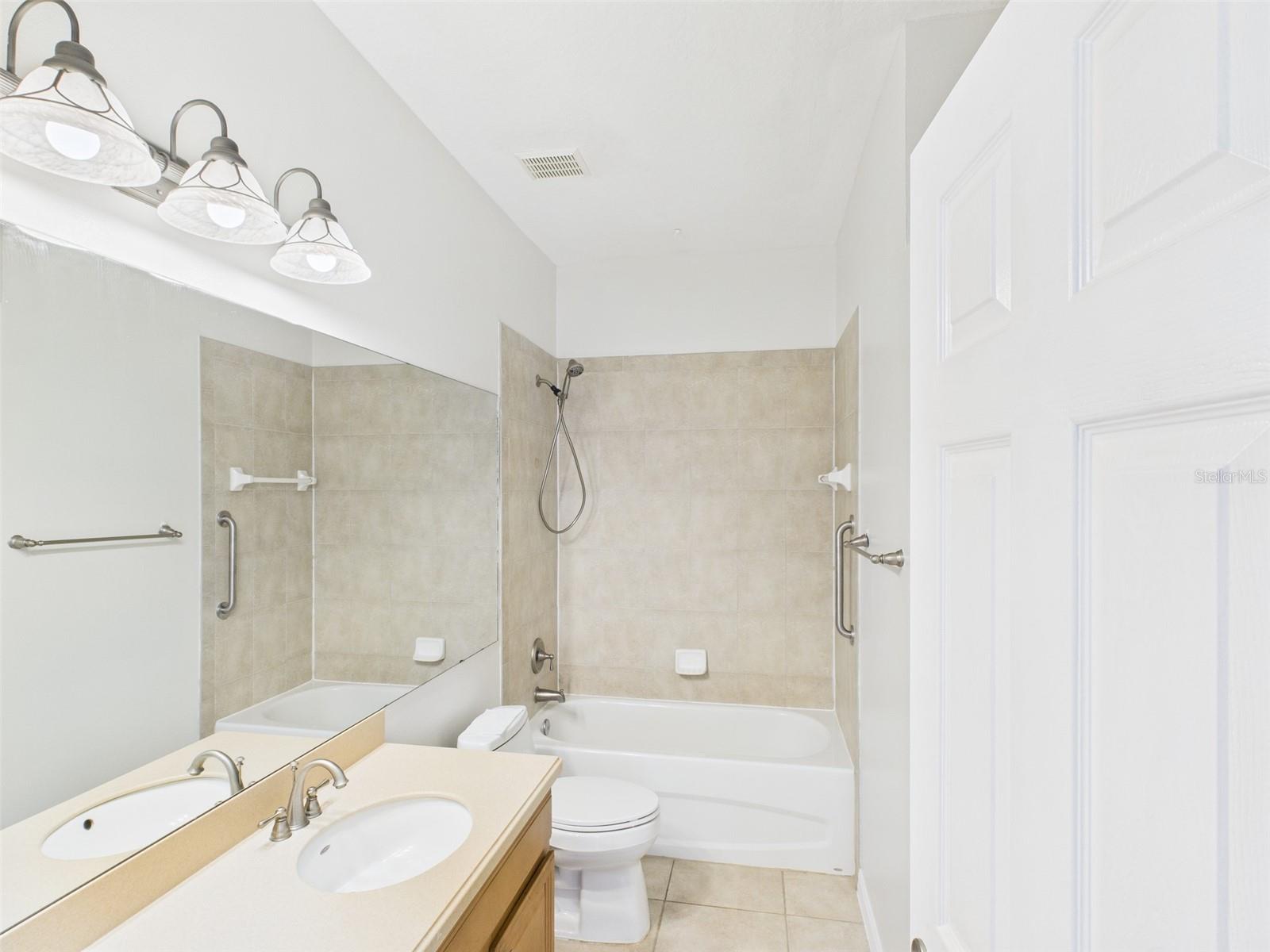 TRADITIONS PH 01 - Residential