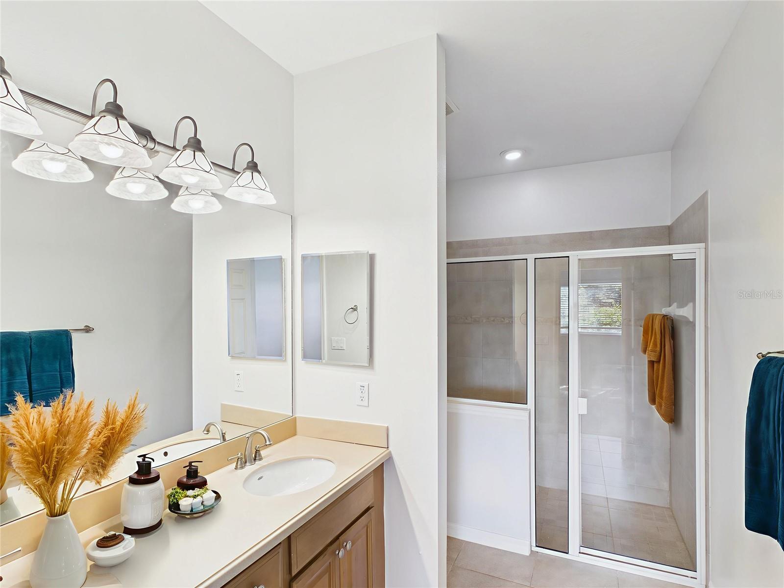 TRADITIONS PH 01 - Residential