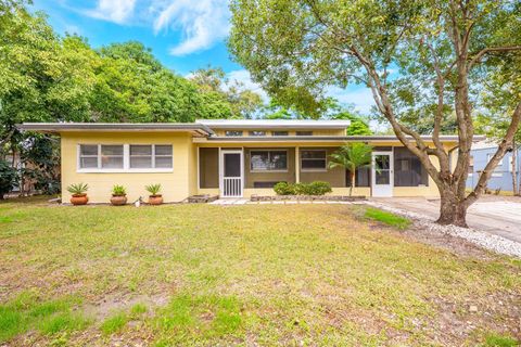 Photo of 6145 Sage Drive, Orlando, FL 32807 (MLS # O6356937)