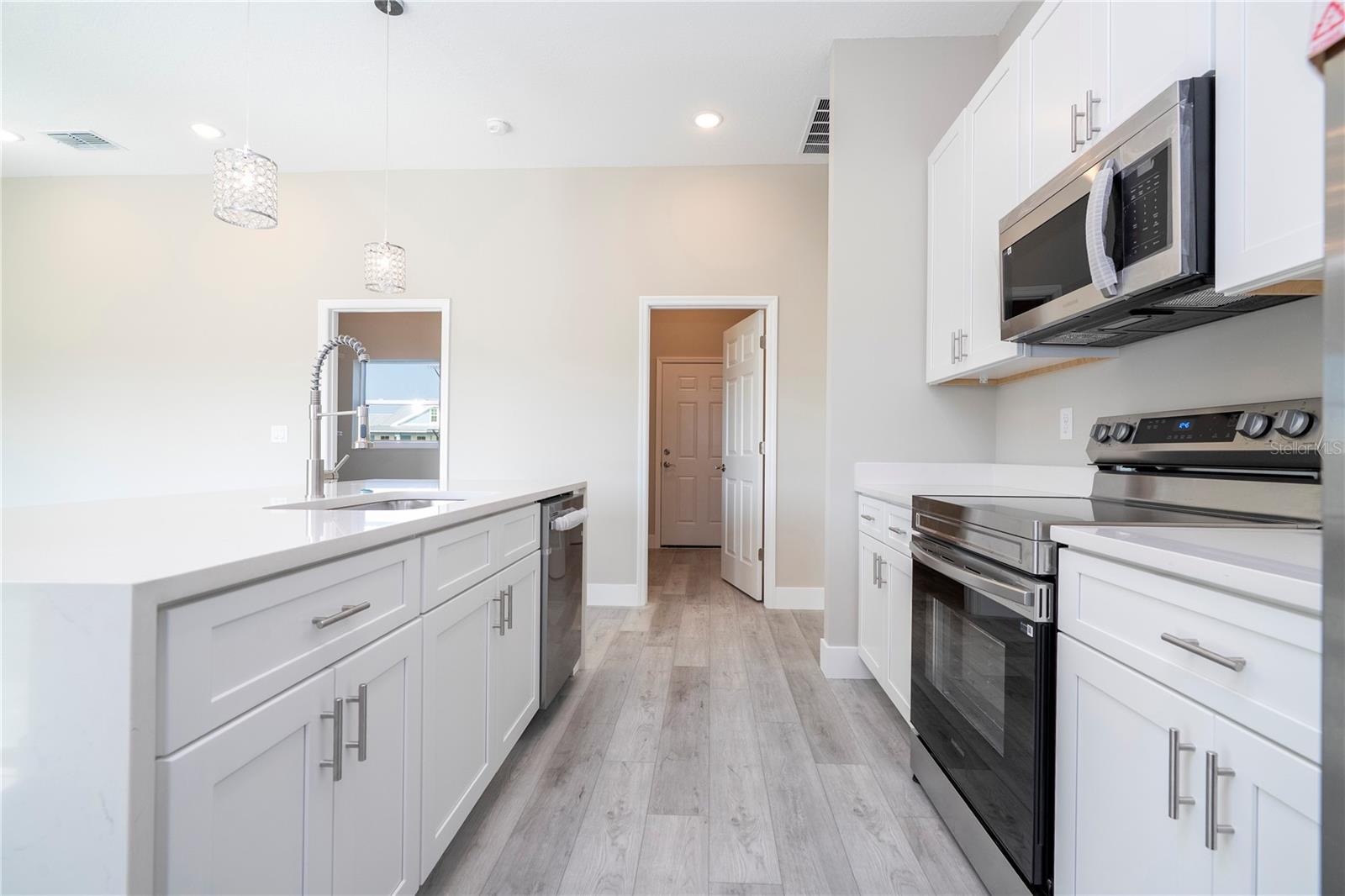 SPRING LAKE VILLAGE IV PB 9 PG 75 LOT 19 BLK F - Residential