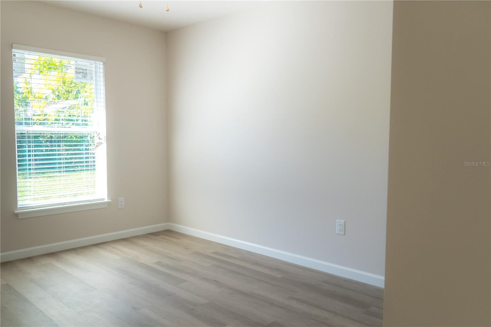 ACREAGE - Residential Income