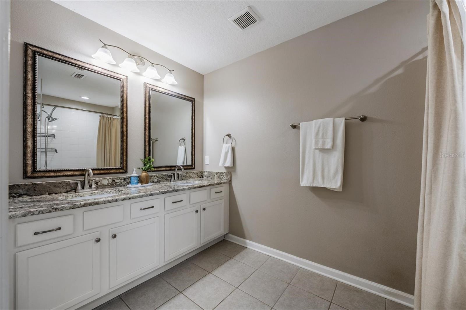 VISTA CAY - Residential