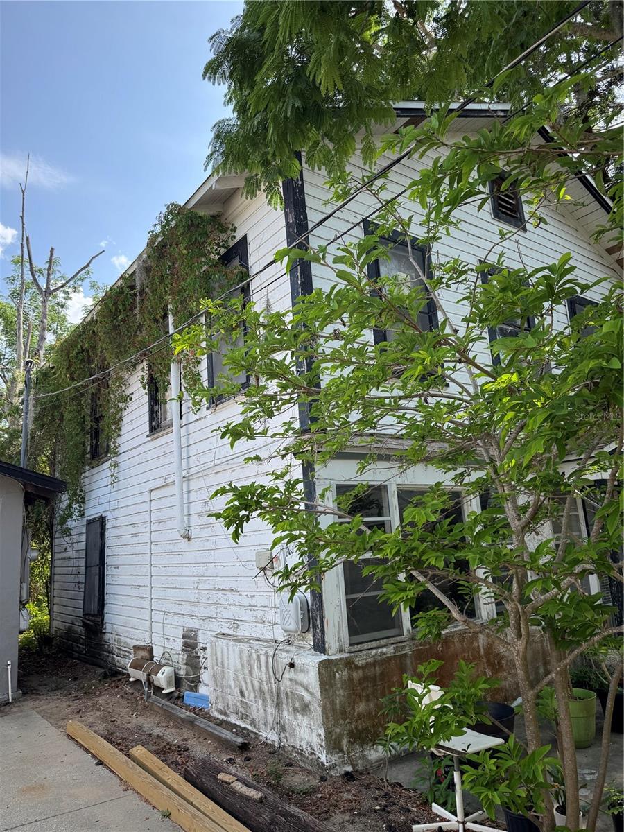 220 E WOODWARD AVENUE