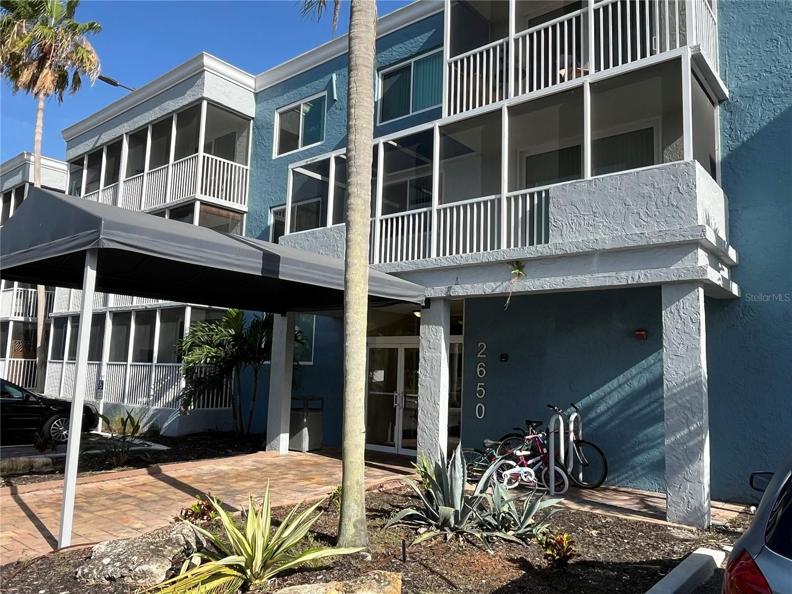 1/1 condo near downtown Sarasota, close to beaches and all services. Easy to access first floor unit. Lake view.
Complex is gated and features free Wi-Fi and free EV charging for residents. Resort-style amenities include a huge pool, well-equipped gym, playground, picnic area, elevators, tennis courts, dog park, sauna, theater, business center, function, conference, and game rooms.
All units have new energy-efficient and noise isolating windows and sliding doors.
Call for move-in specials!