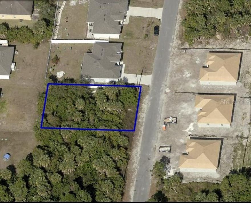 This vacant lot is waiting for a new owner. If you're looking for a
beautiful well-water lot to build your dream home, this one is a good
fit to do so. It's located in a quiet area in Port Malabar Unit 25 close
to lots of new homes recently built, schools, hospitals, recreational
parks, major shopping centers, and restaurants. You will love it! Drive
by and take a look!
