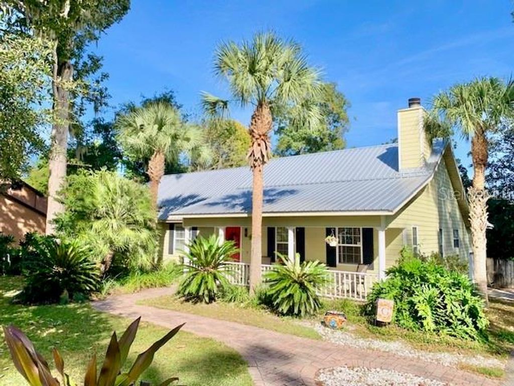 Photo of 1621 NW 94th Street, Gainesville, FL 32606 (MLS # GC534842)