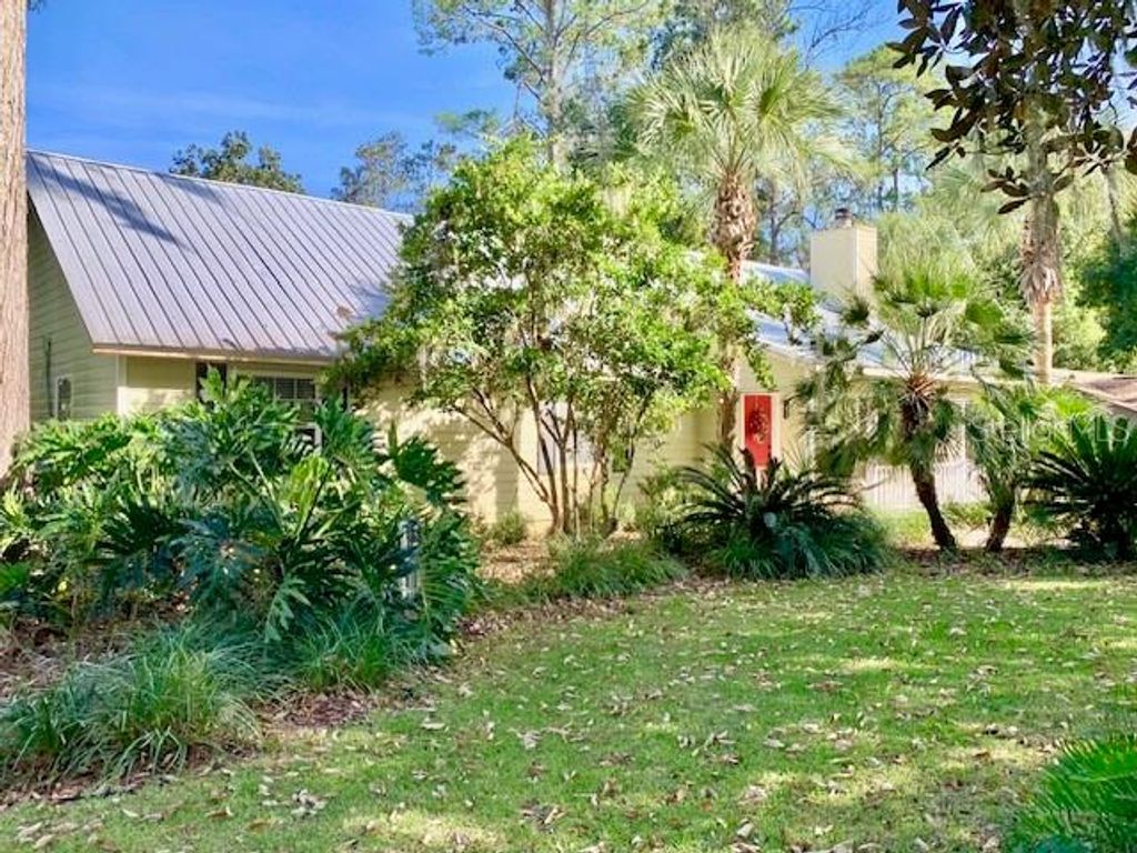 Photo of 1621 NW 94th Street, Gainesville, FL 32606 (MLS # GC534842)