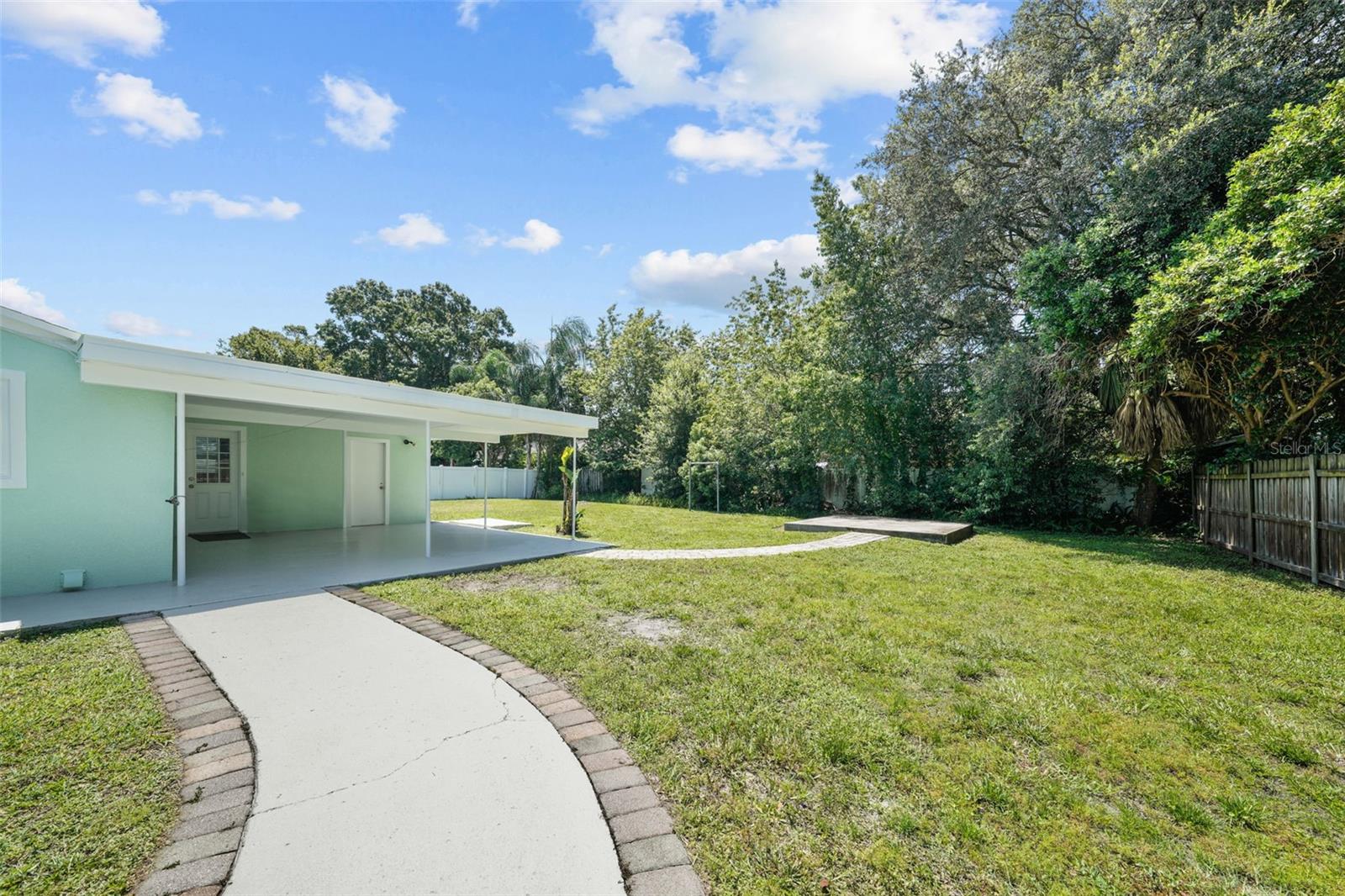 RIVERSIDE NORTH - Residential Lease