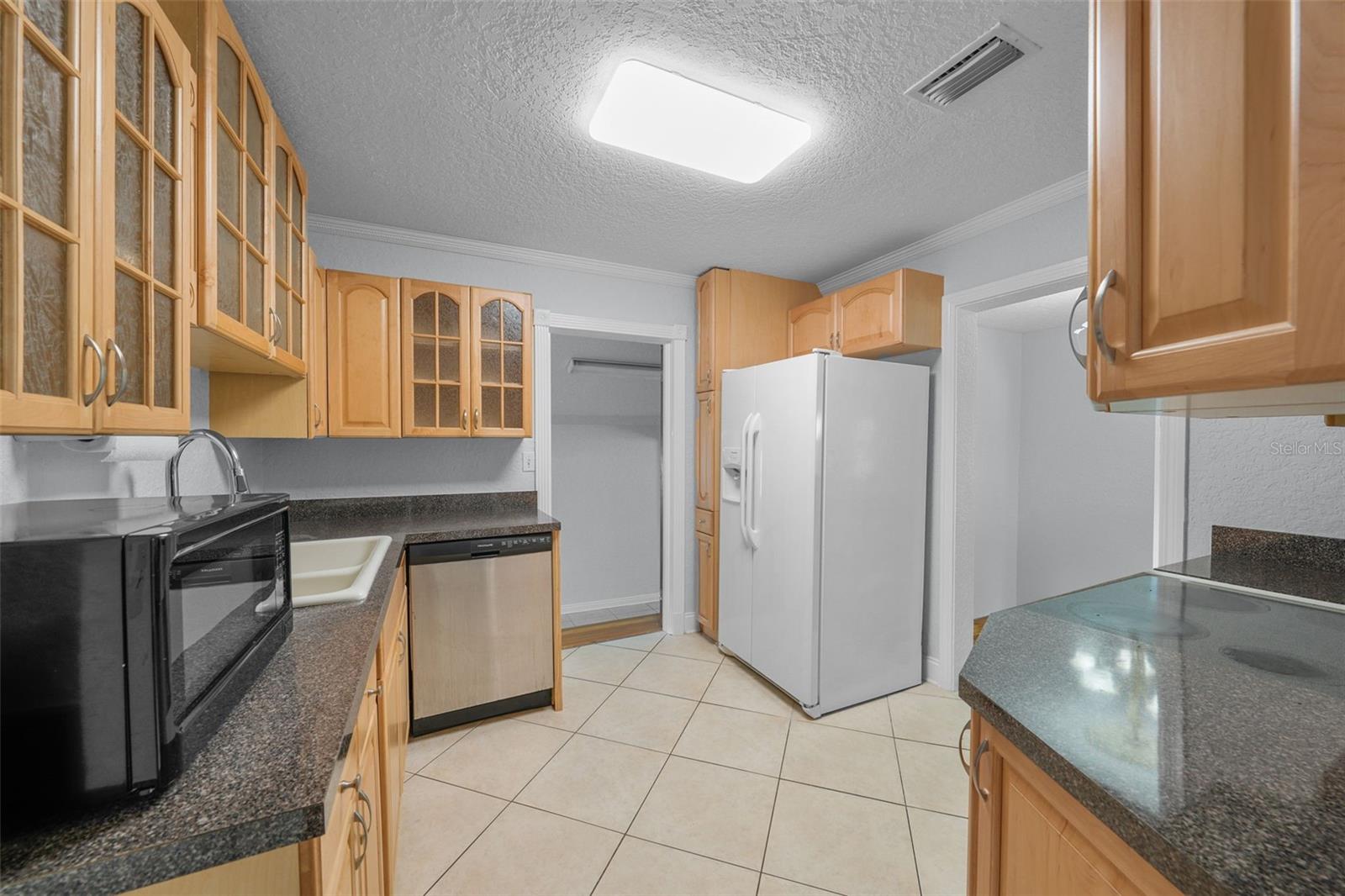 RIVERSIDE NORTH - Residential Lease