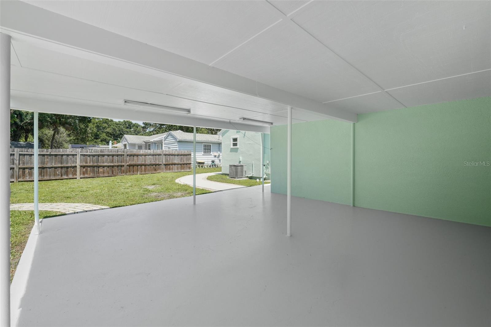 RIVERSIDE NORTH - Residential Lease