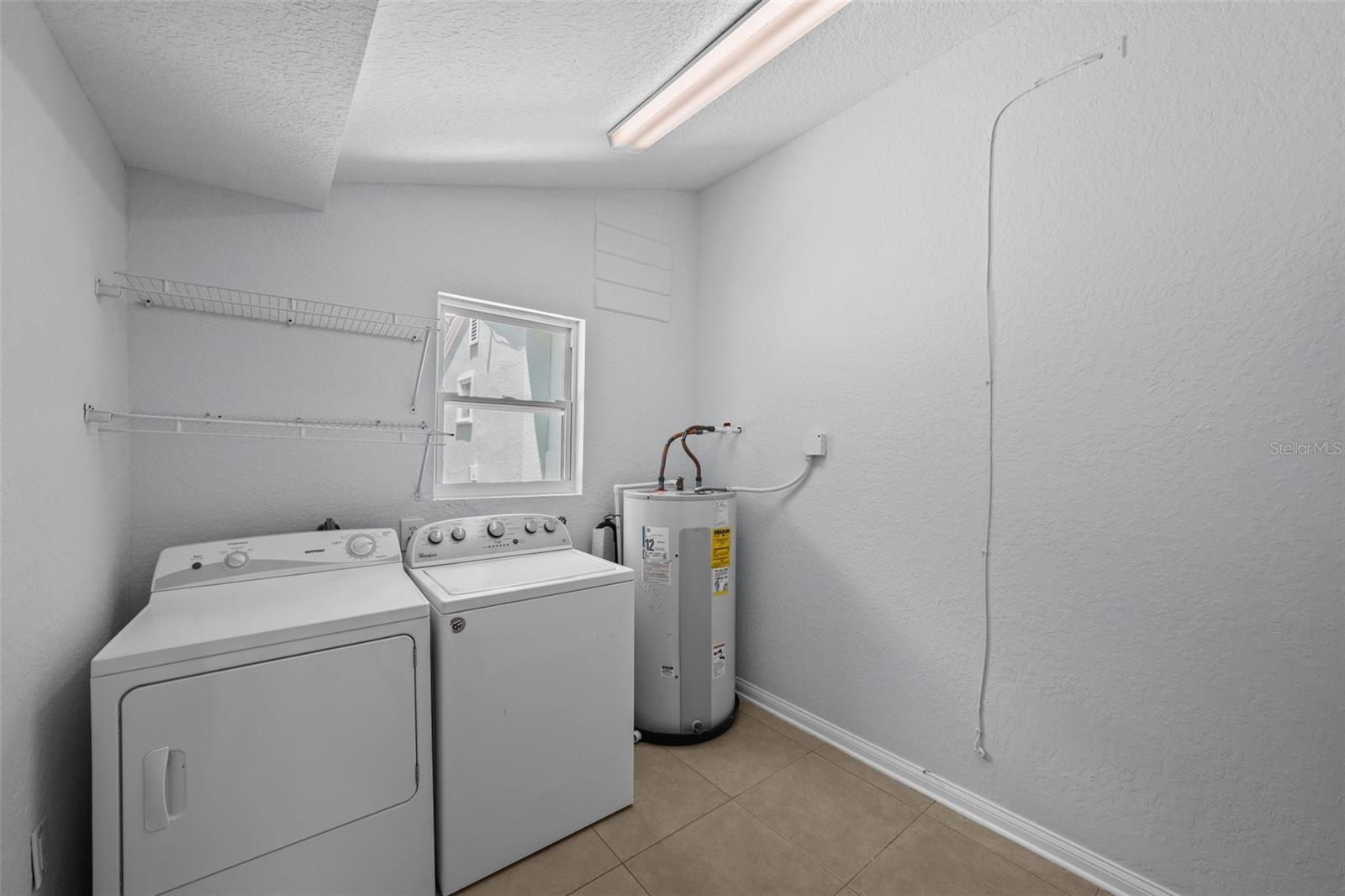 RIVERSIDE NORTH - Residential Lease