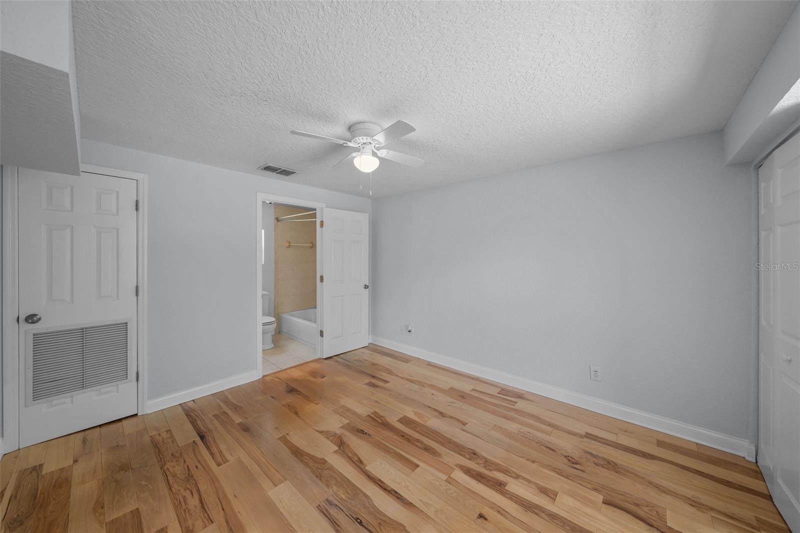 RIVERSIDE NORTH - Residential Lease