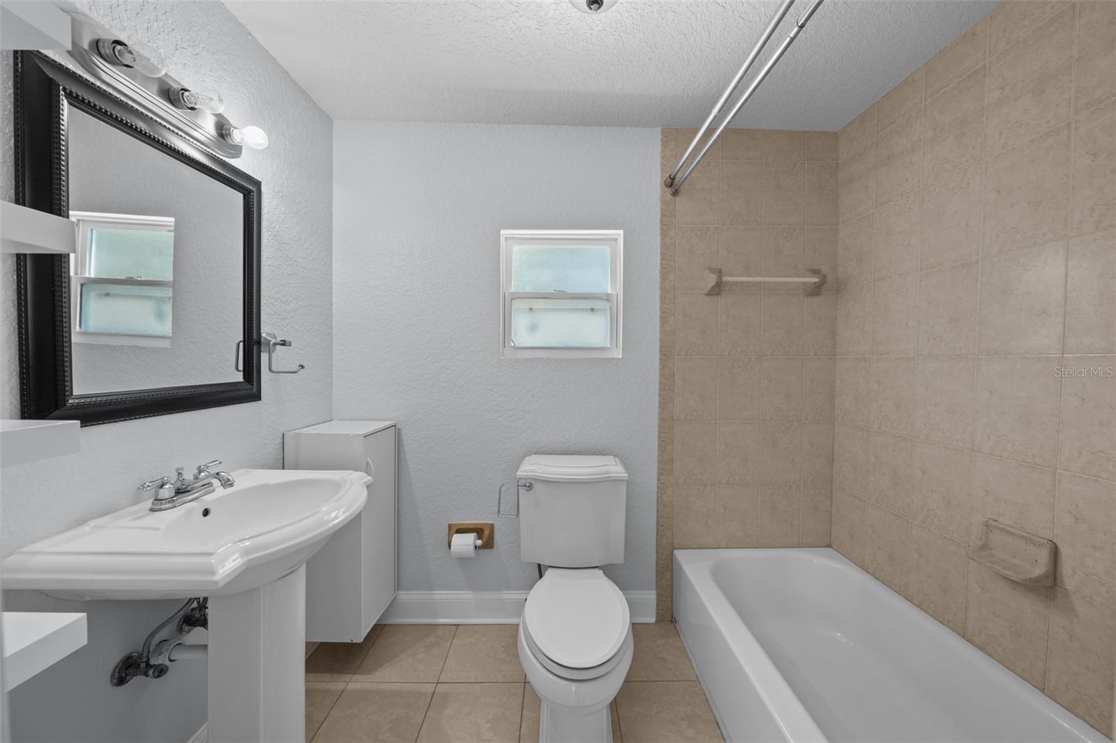 RIVERSIDE NORTH - Residential Lease