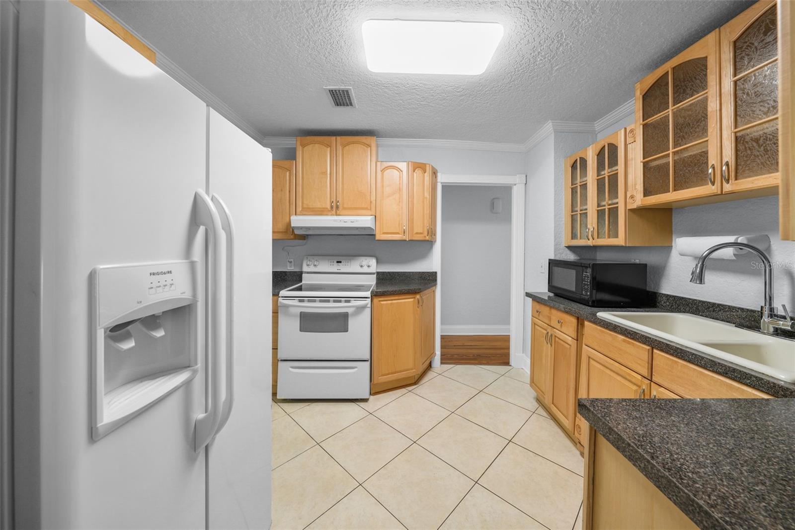 RIVERSIDE NORTH - Residential Lease