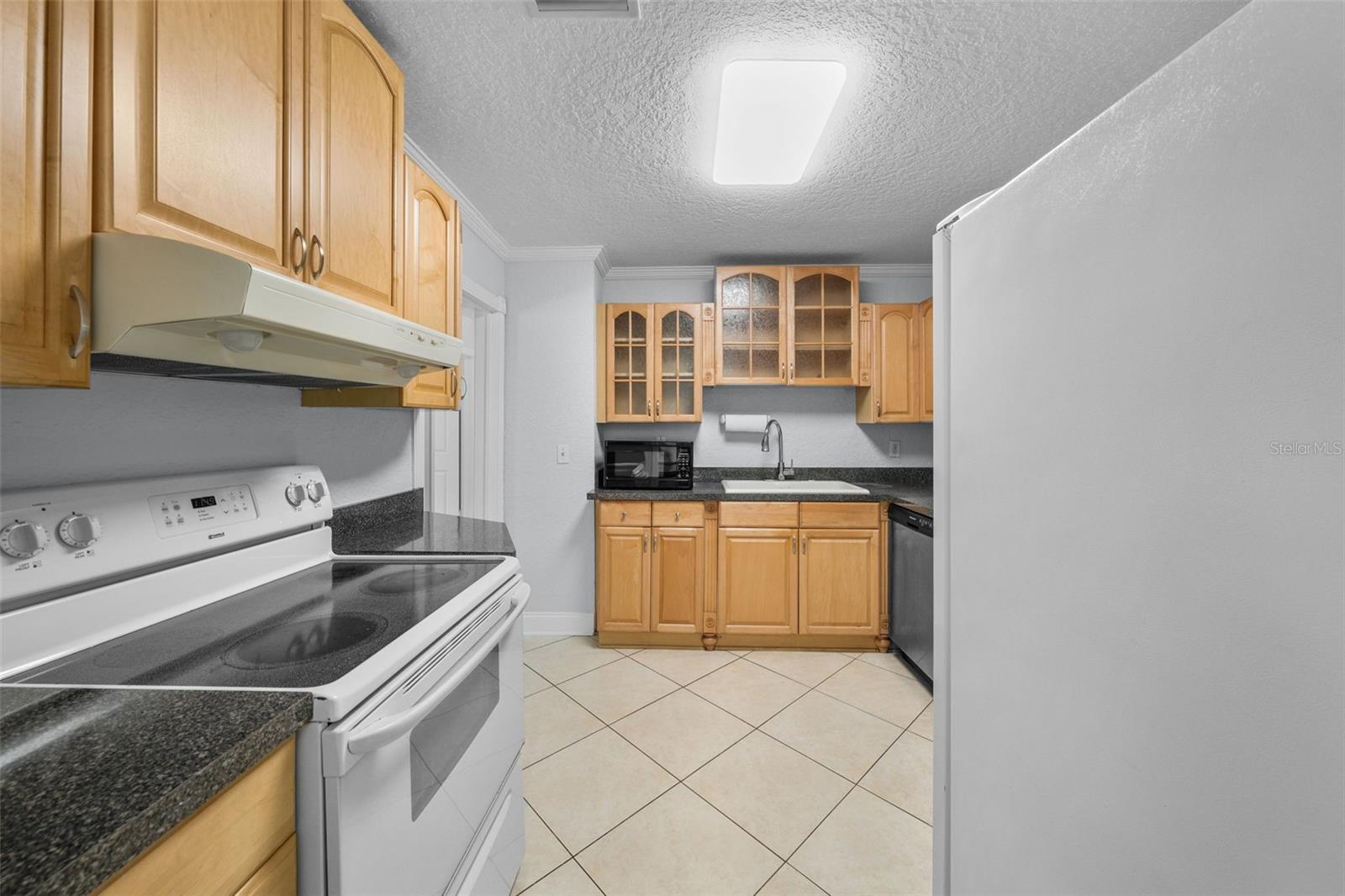 RIVERSIDE NORTH - Residential Lease