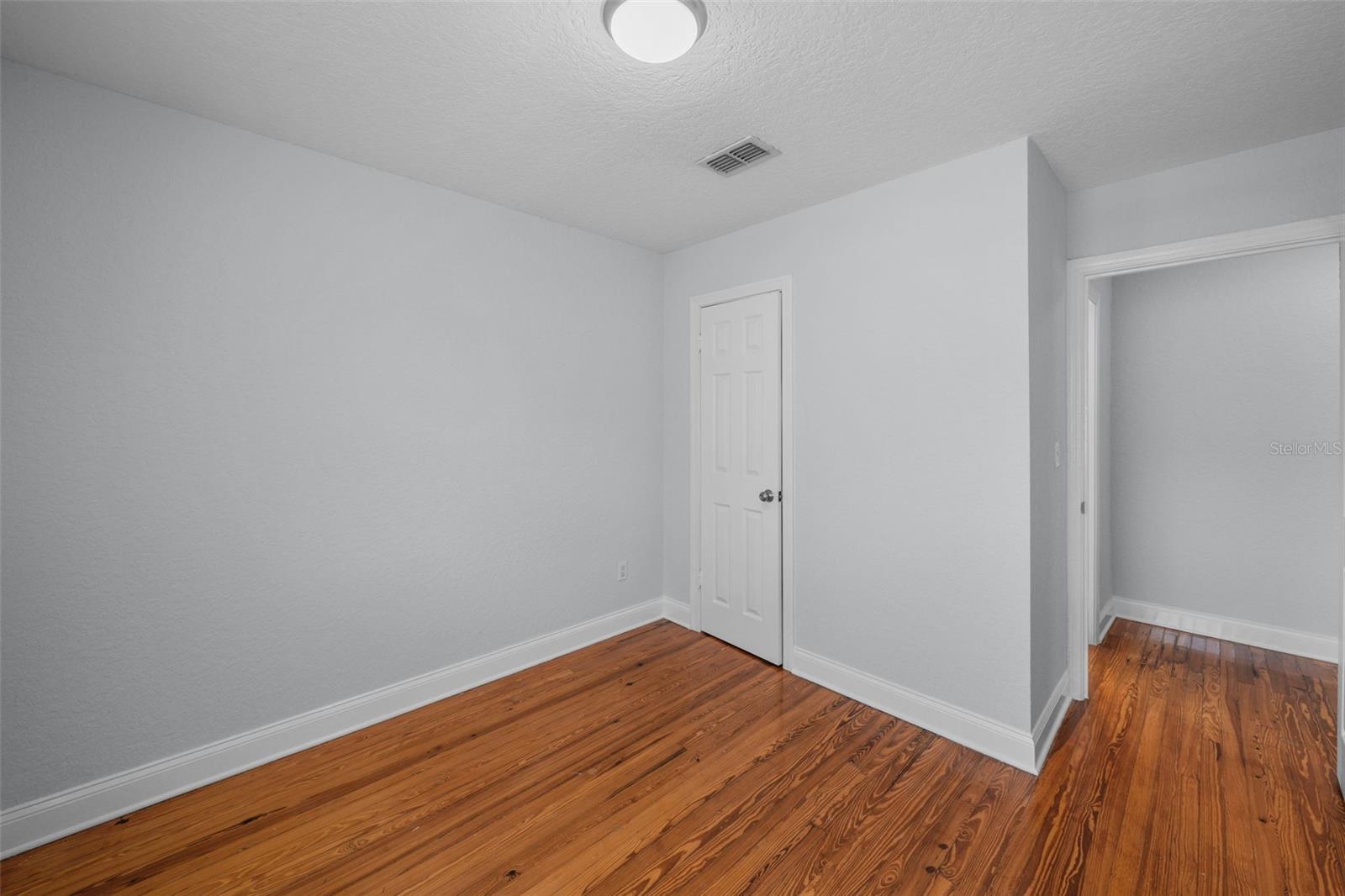 RIVERSIDE NORTH - Residential Lease