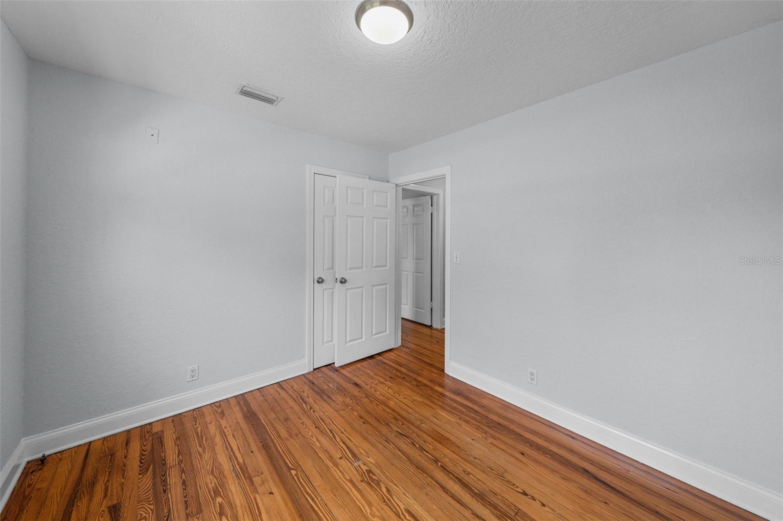 RIVERSIDE NORTH - Residential Lease