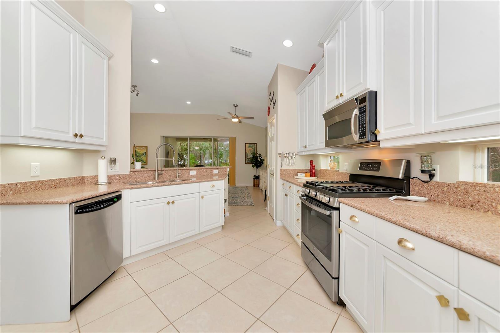 HARBORAGE ON BRADEN RIVER PH I - Residential