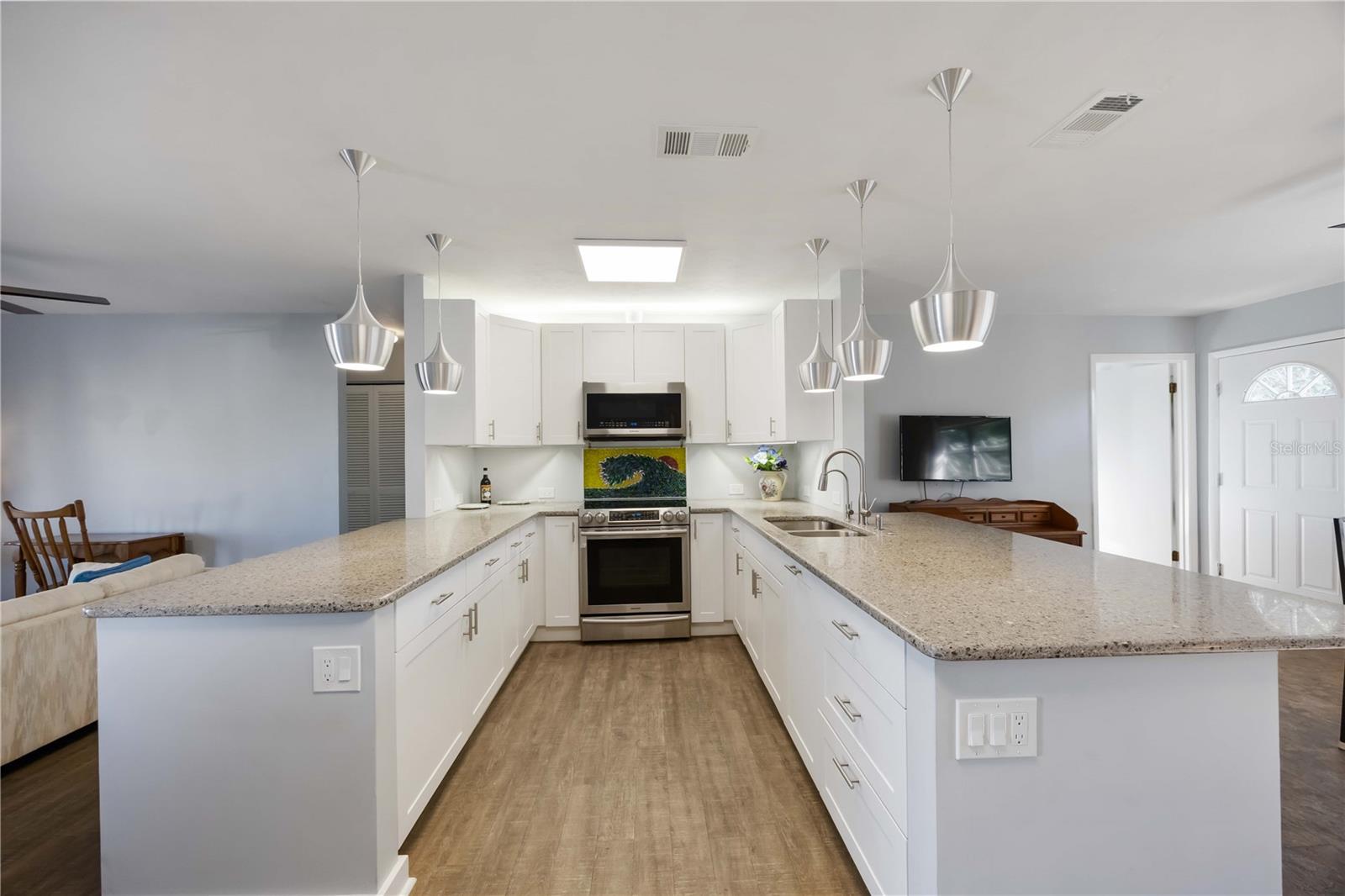 CIRCLE WOODS OF VENICE 1 - Residential