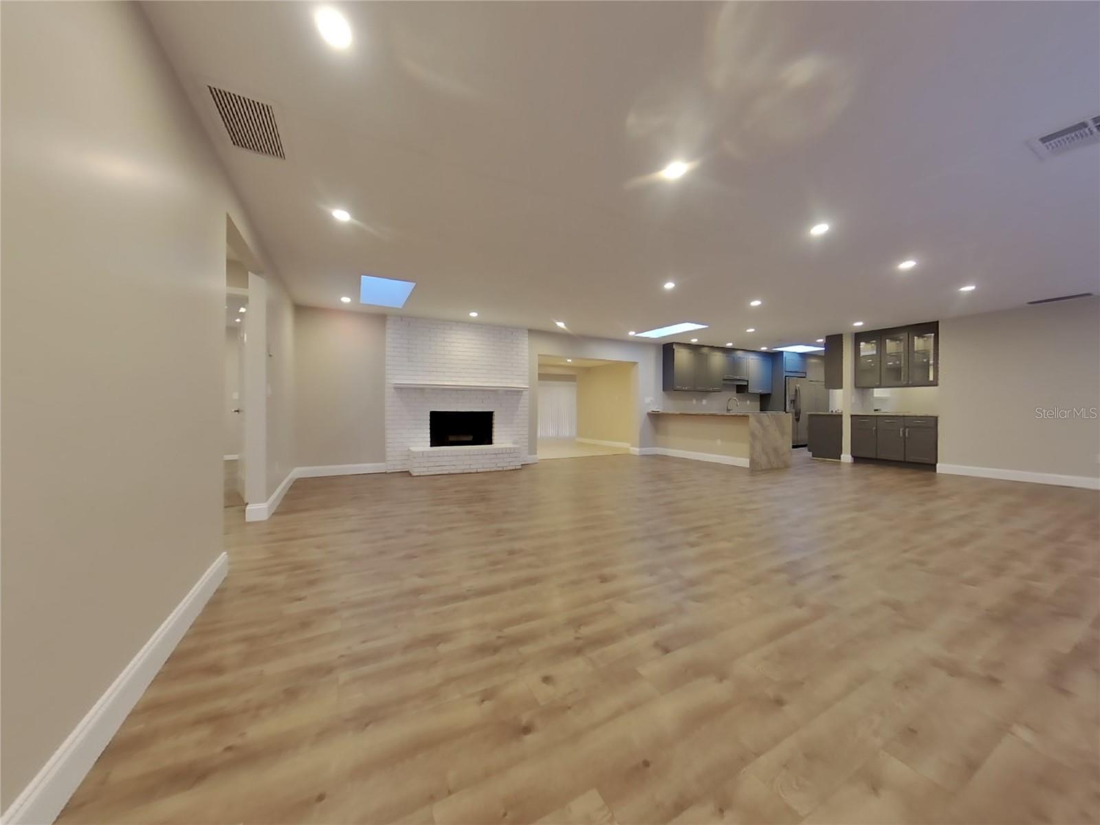 WEKIVA CLUB ESTATES SEC 03 - Residential Lease