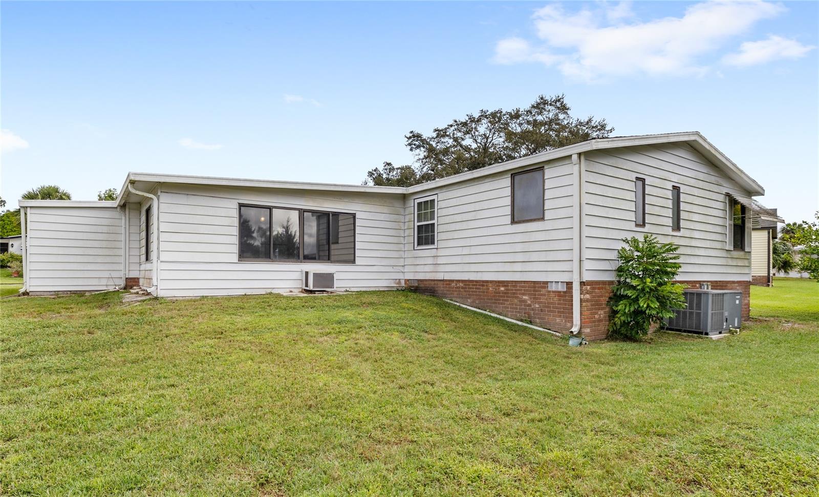 LADY LAKE ORANGE BLOSSOM GARDENS UNIT 09 - Residential