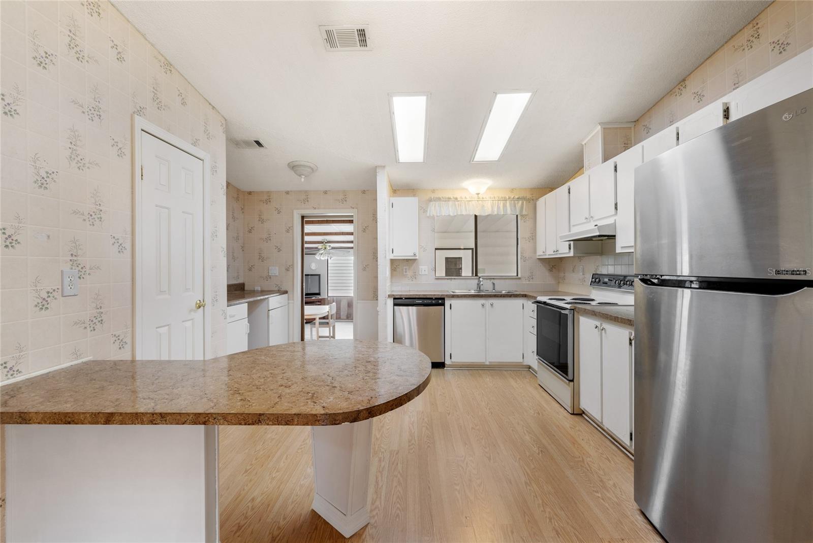 LADY LAKE ORANGE BLOSSOM GARDENS UNIT 09 - Residential