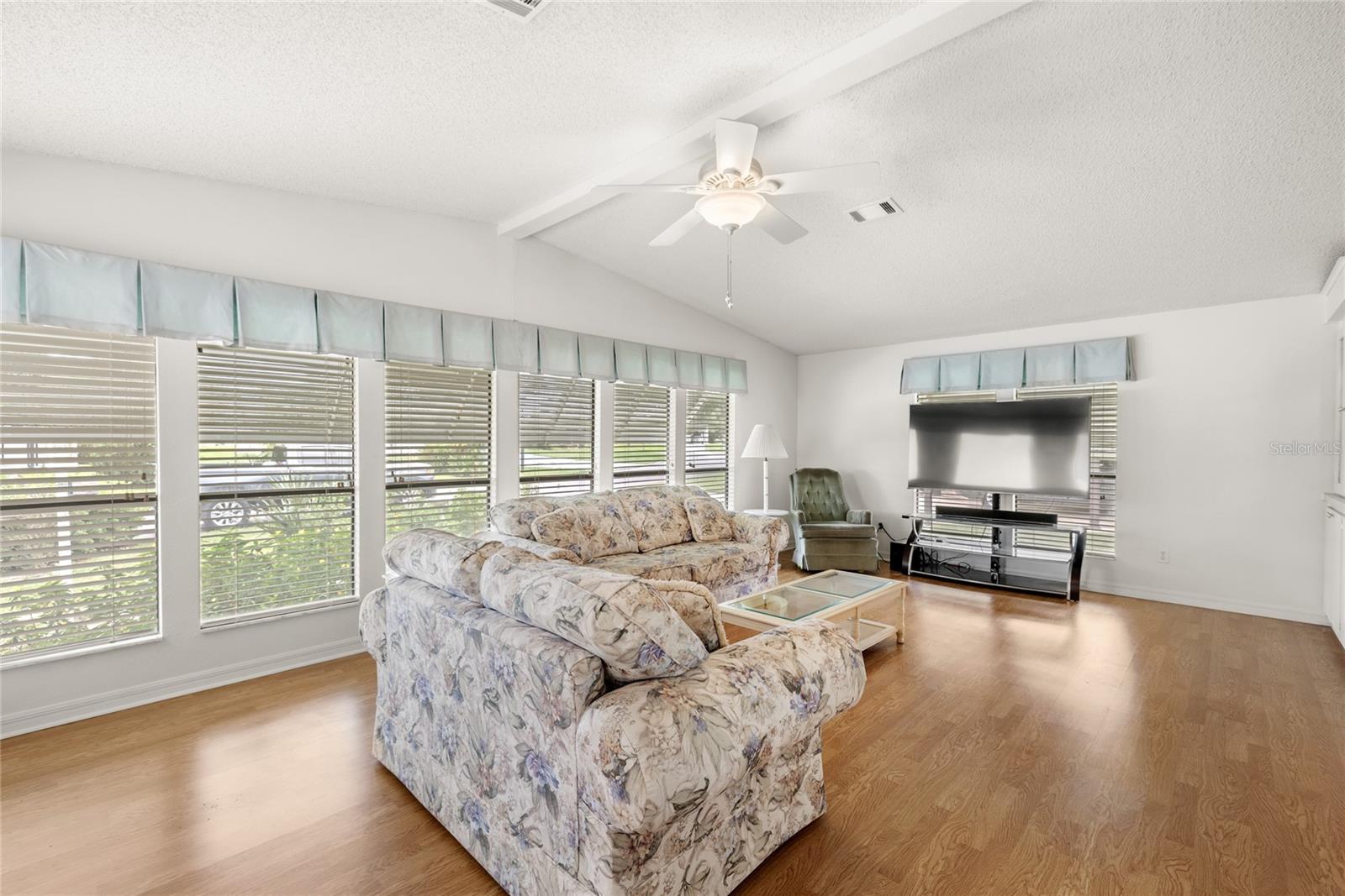 LADY LAKE ORANGE BLOSSOM GARDENS UNIT 09 - Residential