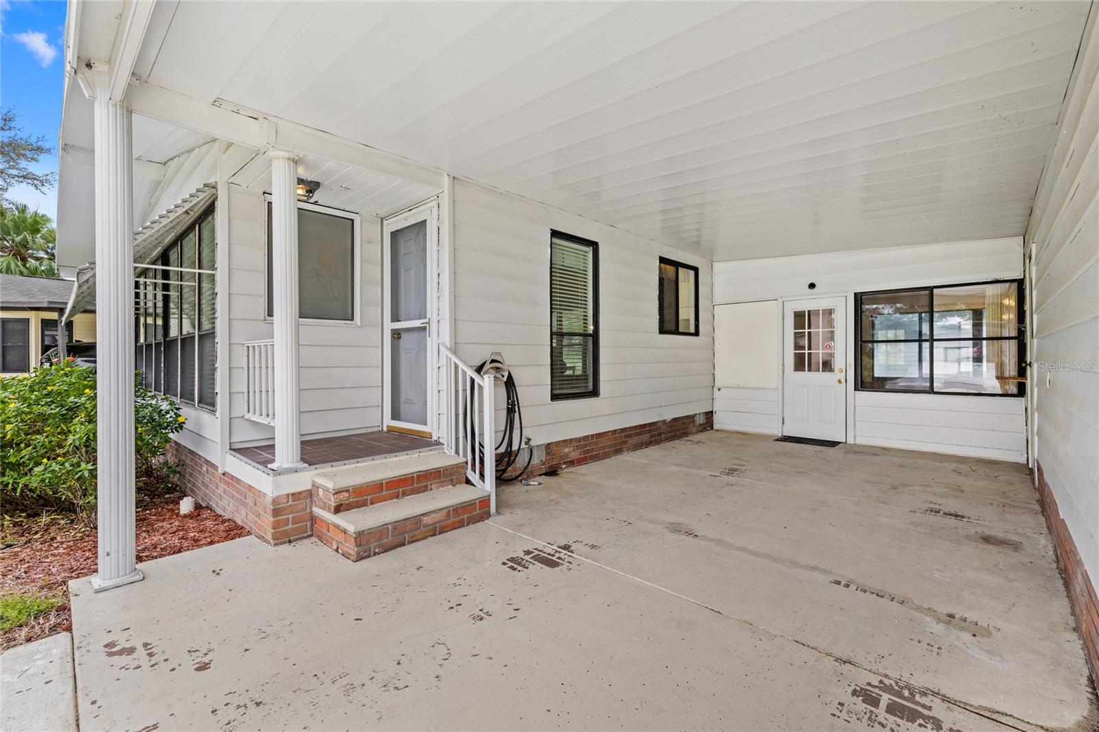 LADY LAKE ORANGE BLOSSOM GARDENS UNIT 09 - Residential