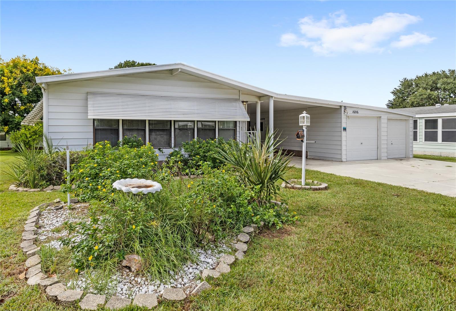 LADY LAKE ORANGE BLOSSOM GARDENS UNIT 09 - Residential