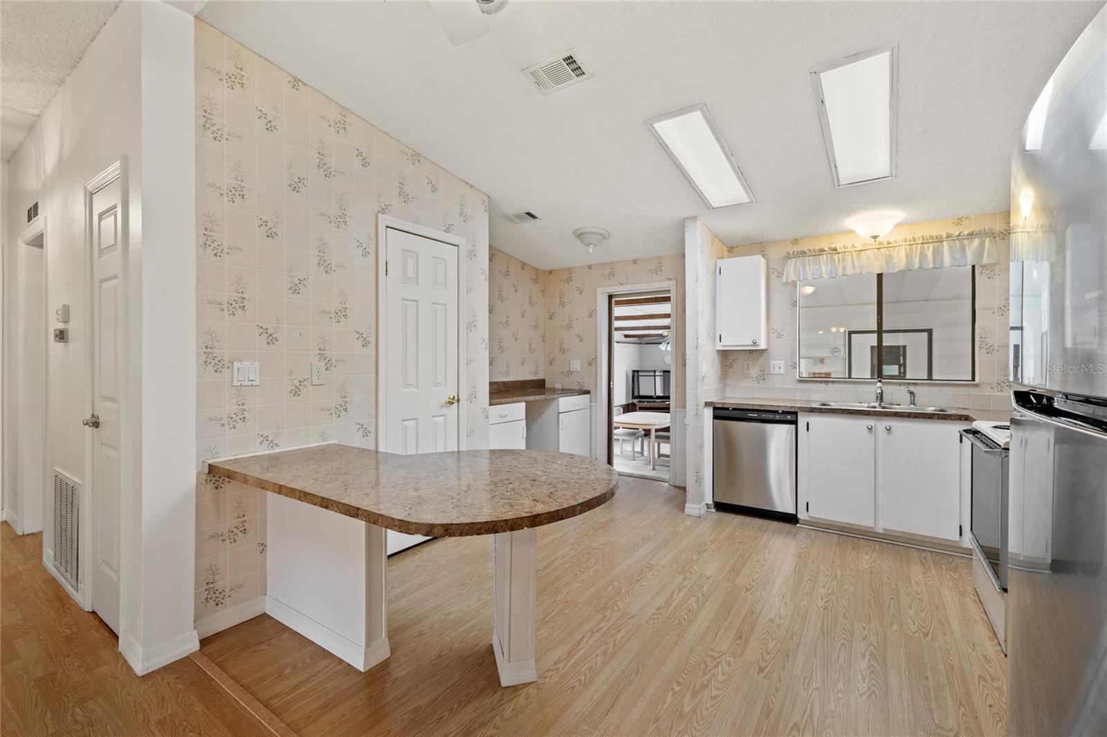 LADY LAKE ORANGE BLOSSOM GARDENS UNIT 09 - Residential