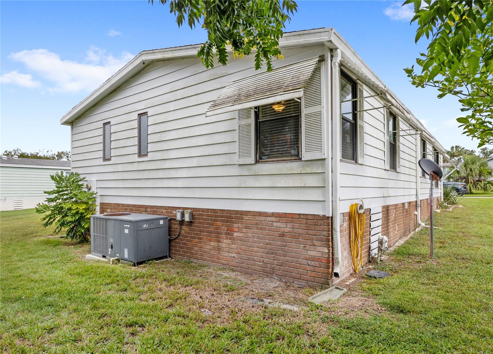 LADY LAKE ORANGE BLOSSOM GARDENS UNIT 09 - Residential