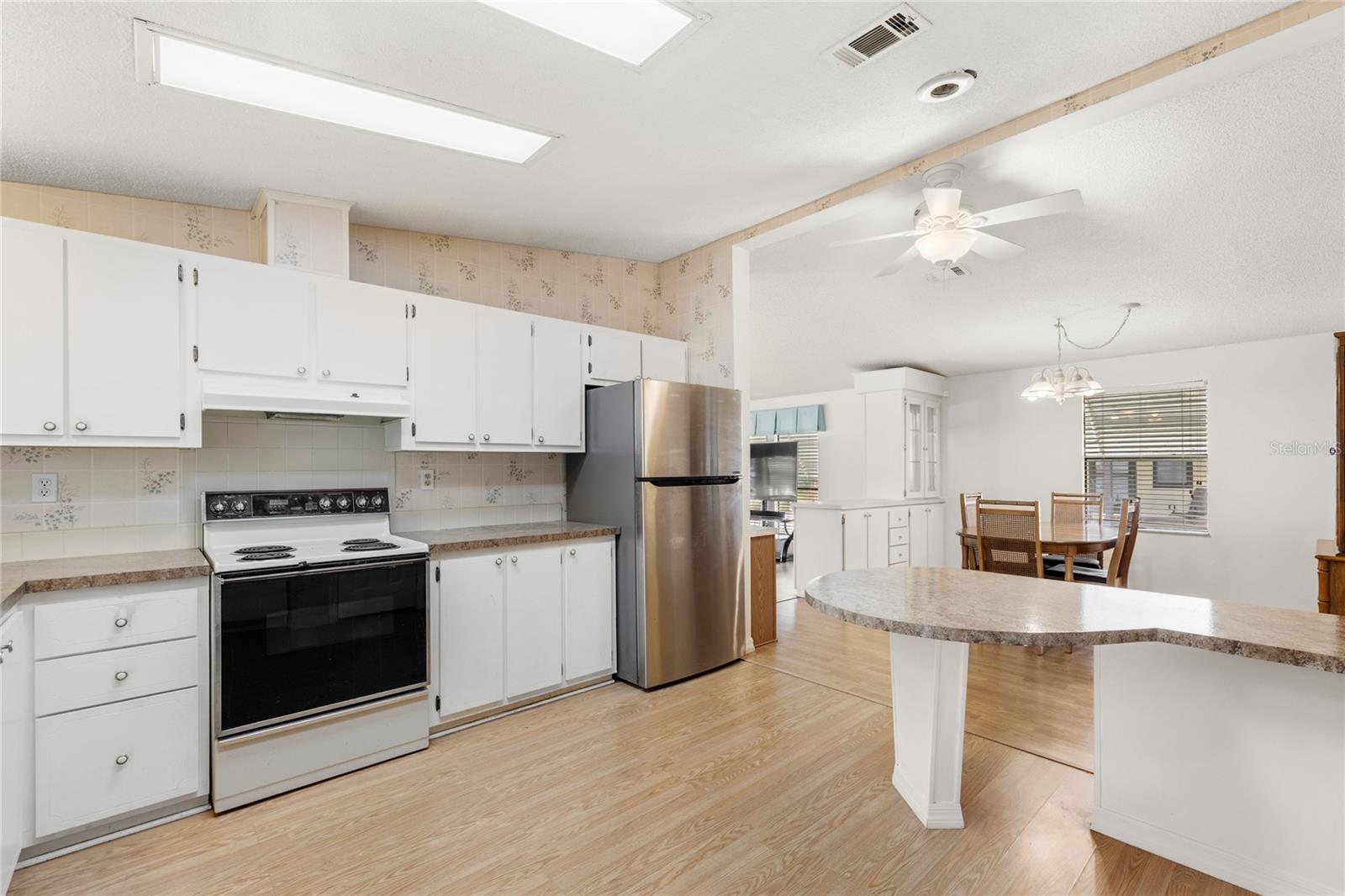 LADY LAKE ORANGE BLOSSOM GARDENS UNIT 09 - Residential